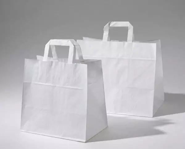 popieriniai balti maiseliai baltas fonas